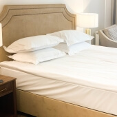 Постельное белье 1,5 спальное для гостиниц и отелей из сатина фото